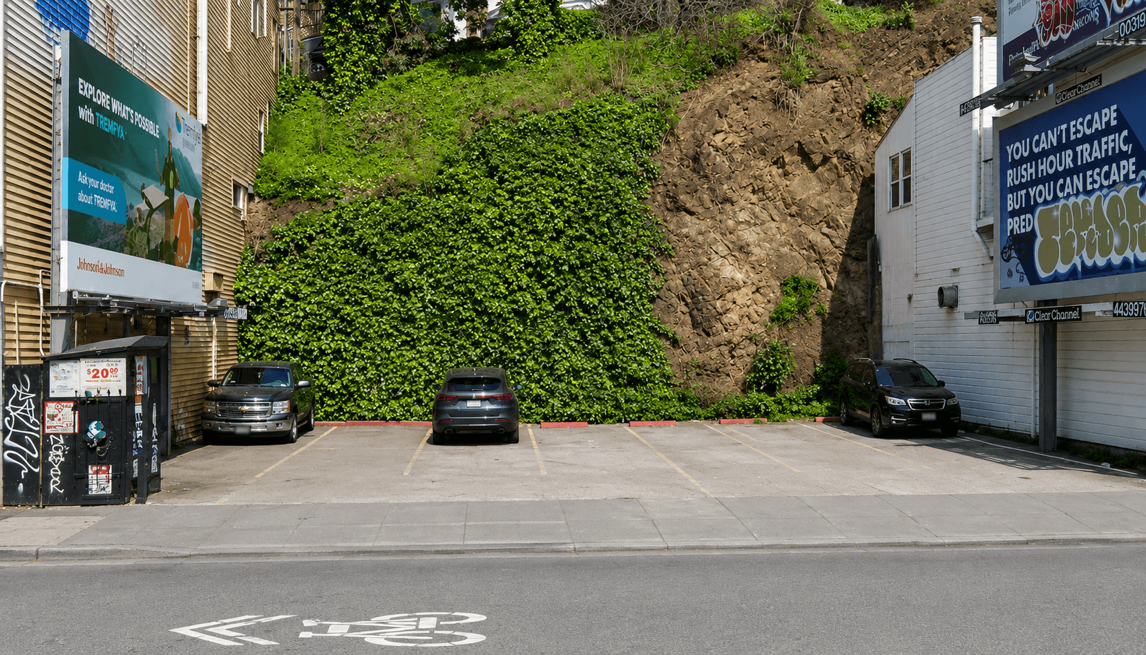 470 Broadway St. daily parking facility