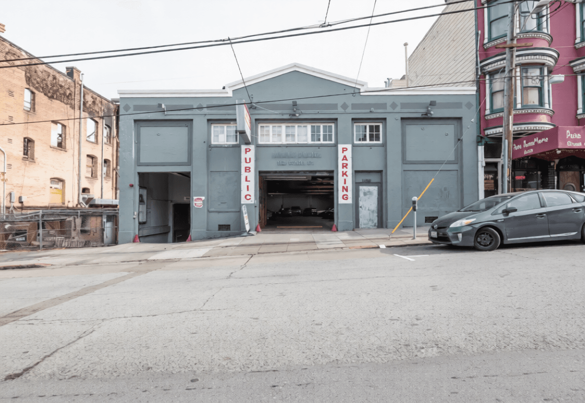 1636 Powell St. daily parking facility
