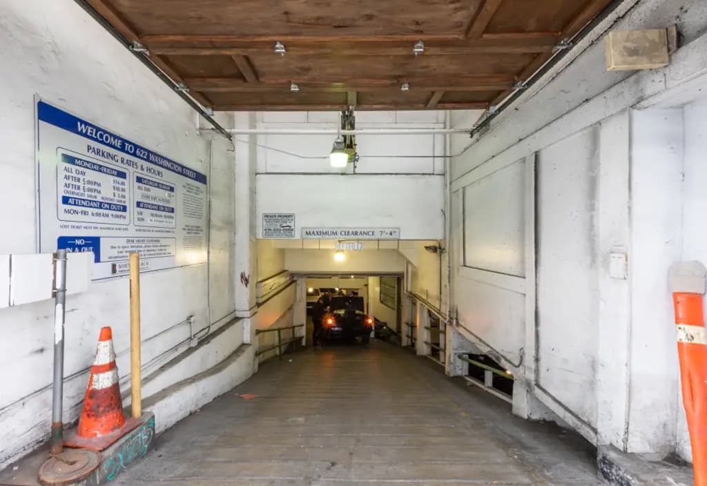 622 Washington St. daily parking facility