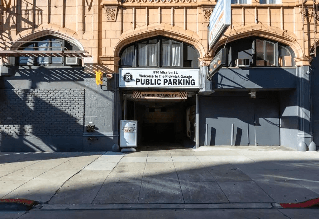 890 Mission St. daily parking facility