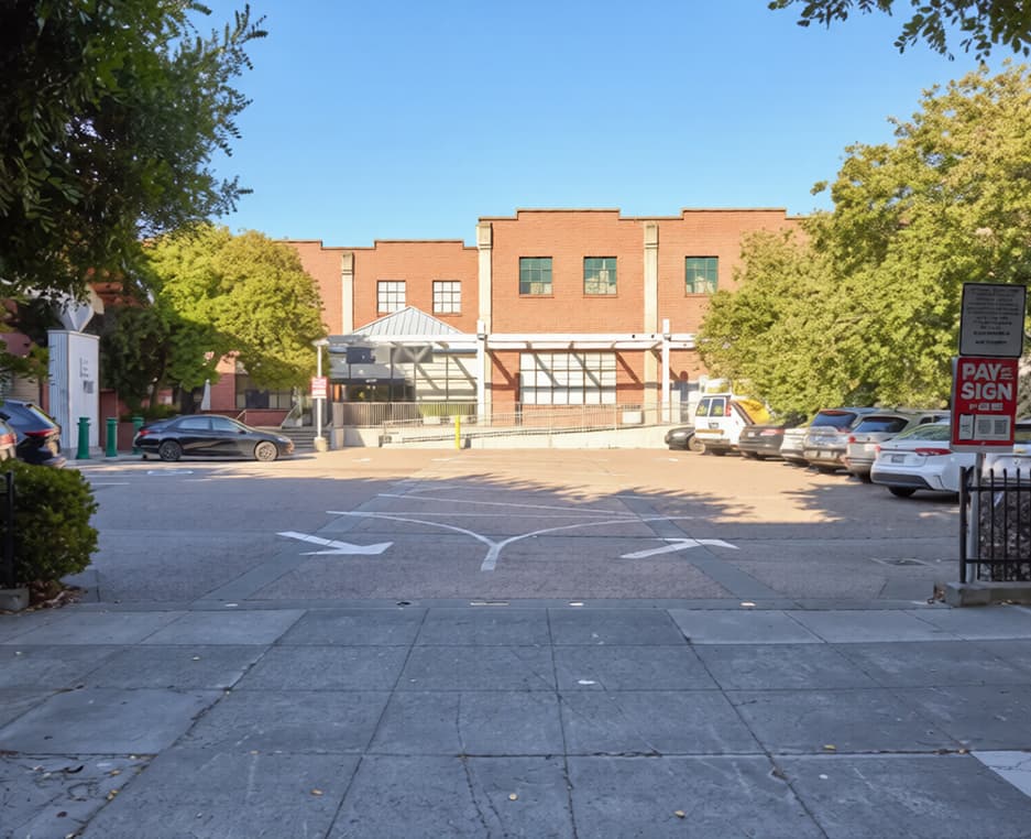 2552 Taylor St. daily parking facility